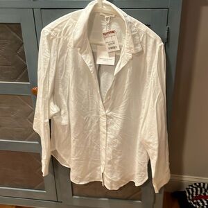 Relaxed White collared long sleeve shirt size large